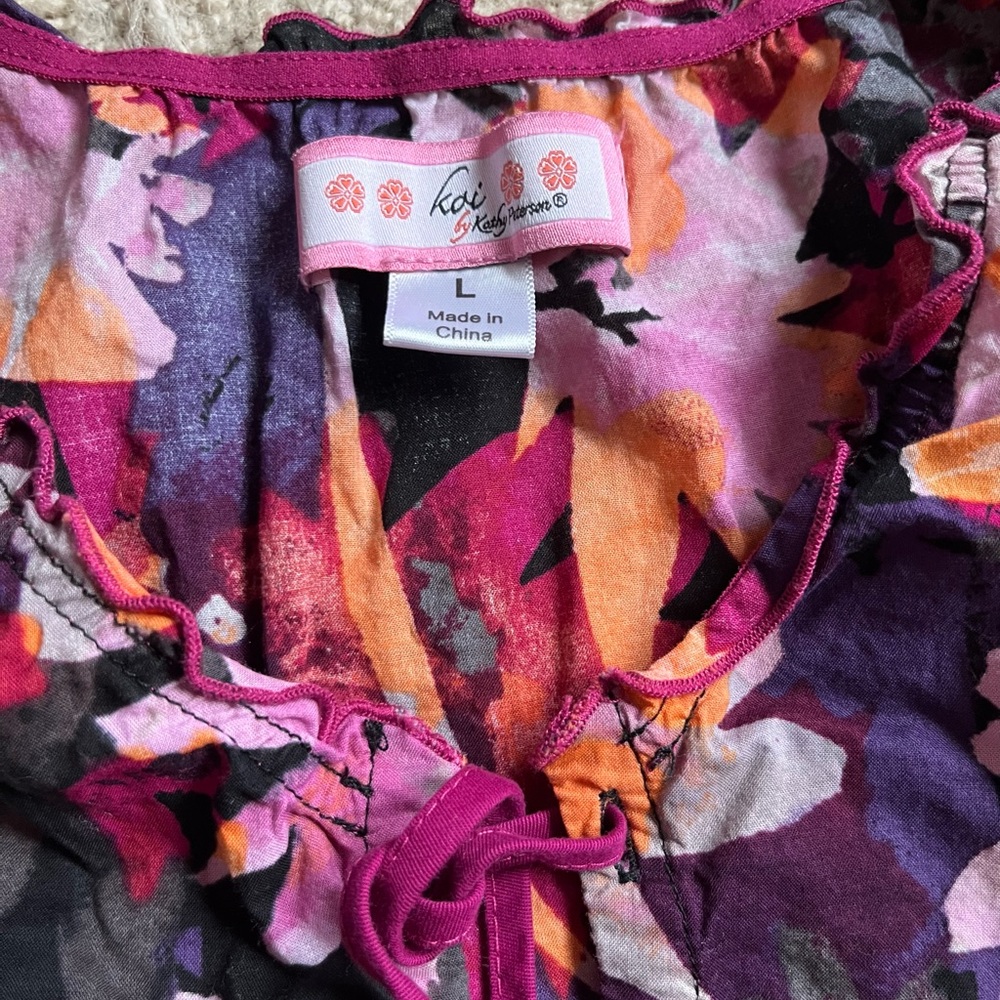 Koi size large scrub top - Picture 2 of 3